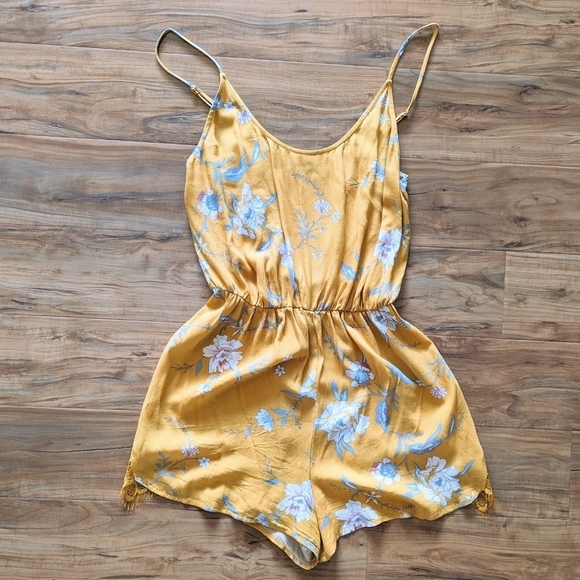 ❗️3/$15❗️Kendall & Kylie Yellow Romper - Picture 1 of 6